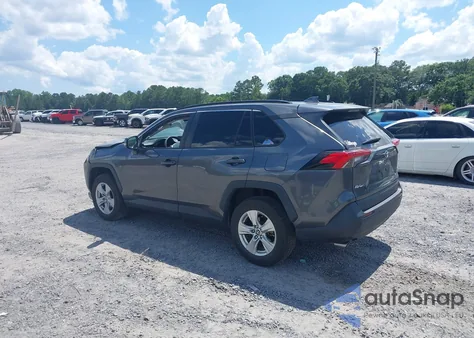 2021 Toyota Rav4 Xle z USA, uszkodzony, nr VIN 2T3W1RFV6MC148624